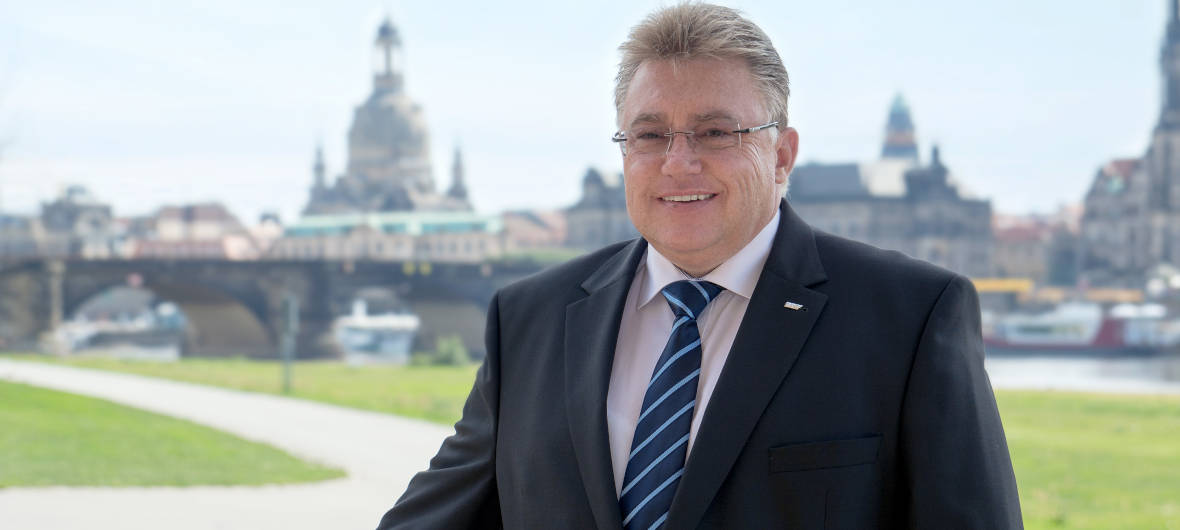 BFW: Steffen Bieder feiert 25 Jahre im Dienst der mitteldeutschen Immobilienwirtschaft: Steffen Bieder feiert Jubiläum als Geschäftsführer des Bundesverbandes Freier Immobilien- und Wohnungsunternehmen, Landesverband Mitteldeutschland e.V. Wir baten ihn zum Interview.