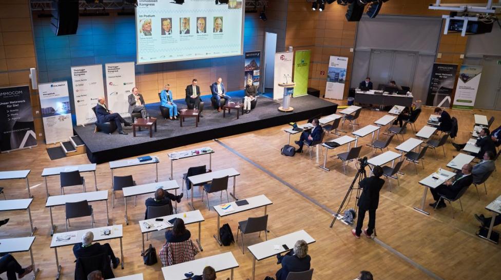 IMMOCOM-Event-Rückblick: Thüringens Immobilienmarkt im Fokus: Hybrider Immobilienkongress in Erfurt diskutiert den Konflikt zwischen Städten und ländlichem Raum, über Wohnen und Mieten, Gewerbe, Büros und natürlich Logistik. 