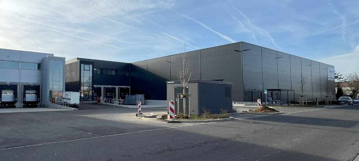 Güterverkehrszentrum Erfurt: „Urban Boxes“ schaffen Logistikflächen für den Mittelstand: Im Güterverkehrszentrum Erfurt schließt der Projektentwickler thirteen seven mit seinen „Urban Boxes“ die Lücke zwischen Gewerbepark und Logistikimmobilie. 