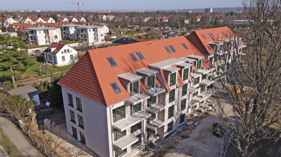 Dresden: QUARTERBACK finalisiert 72 Wohnungen in Strehlen : Die QUARTERBACK Immobilien AG hat an der Reicker Straße ein modernes Wohnquartier mit zusammen rund 6.400 Quadratmetern Wohnfläche errichtet. Was das Projekt zu etwas Besonderem macht und was der Entwickler in Dresden sonst noch errichtet.