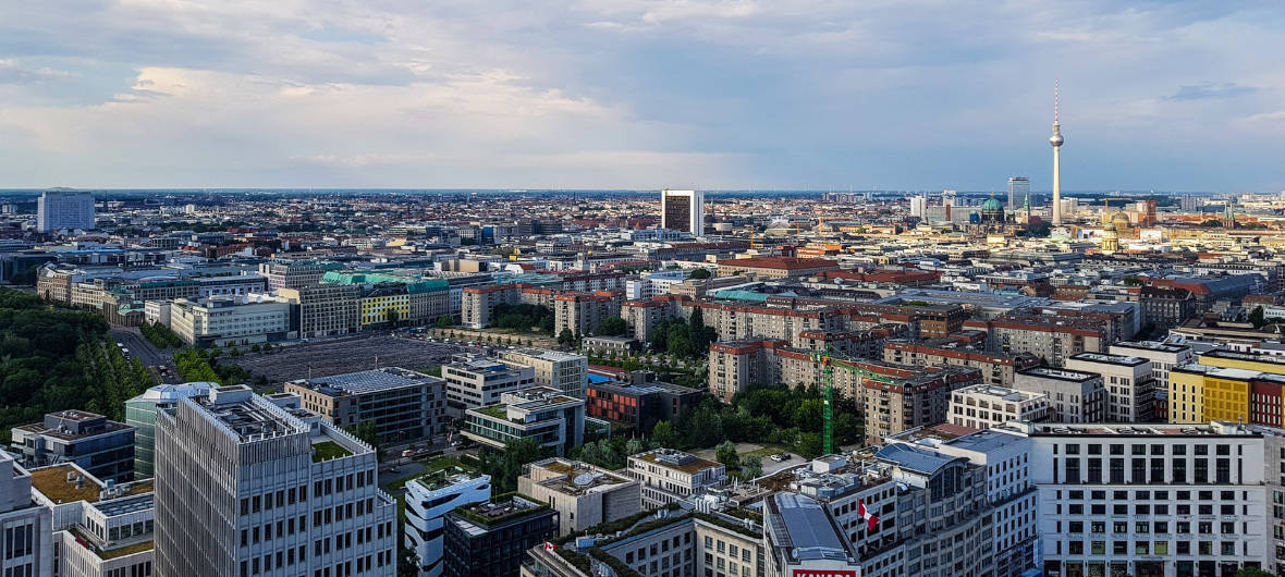 Ein Jahr danach: Mietendeckel hat das Angebot an Mietwohnungen deutlich verknappt: Das Ifo-Institut hat in einer neuen Studie die Auswirkungen des verfassungswidrigen Regulierungsexperimentes auf die Miet- und Wohnungskaufpreise auch nach dessen Ende in der Hauptstadt untersucht.