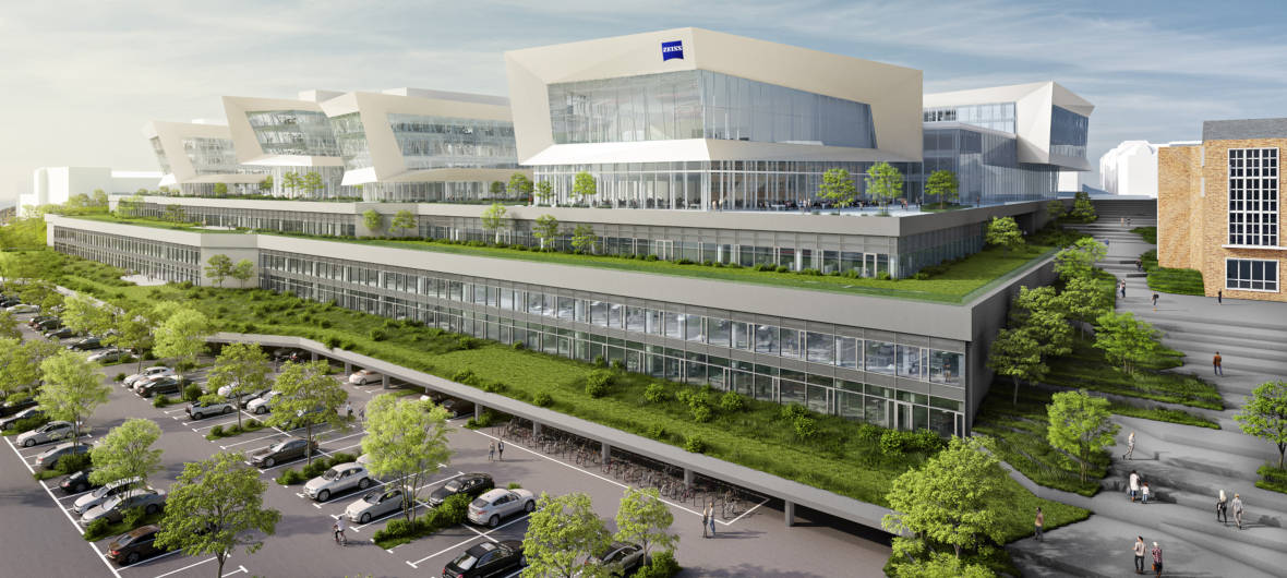 ZEISS Hightech-Standort Jena liegt weiter im Plan: Die Carl Zeiss AG investiert 350 Millionen Euro in den ZEISS Hightech-Standort Jena, der 2.000 Arbeitsplätze bringen soll.