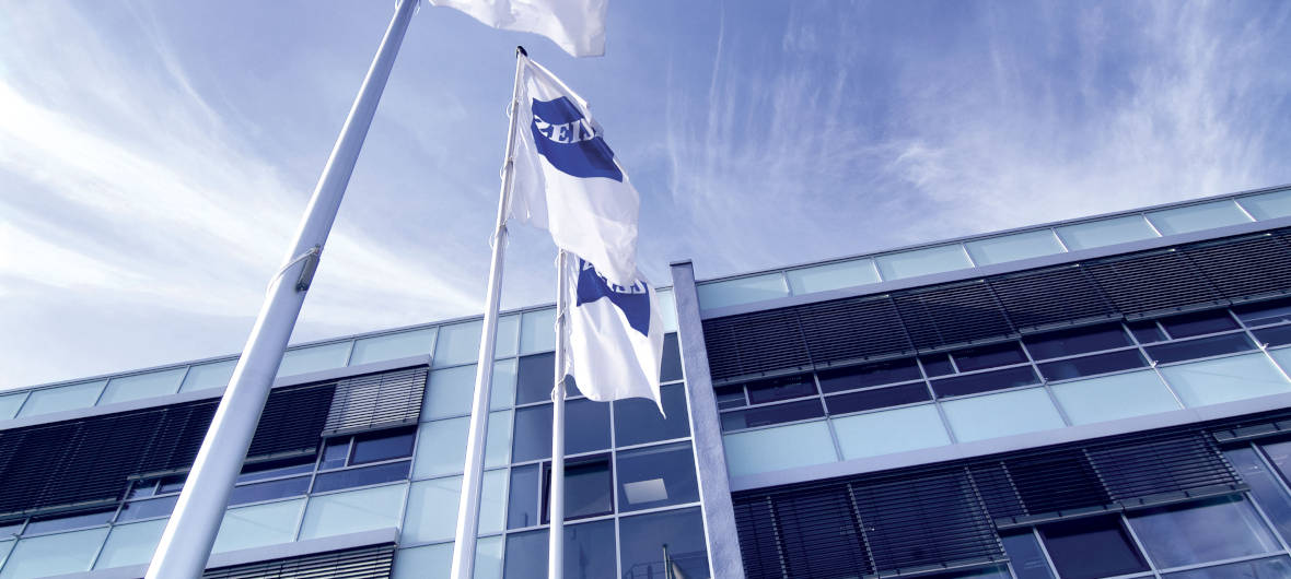 Flächenkauf für weiteren Neubau: ZEISS erweitert sich in Jena: Für zukünftige Erweiterungen moderner Produktionsflächen im Großraum Jena plant ZEISS den Erwerb eines Grundstücks in Jena-Isserstedt.