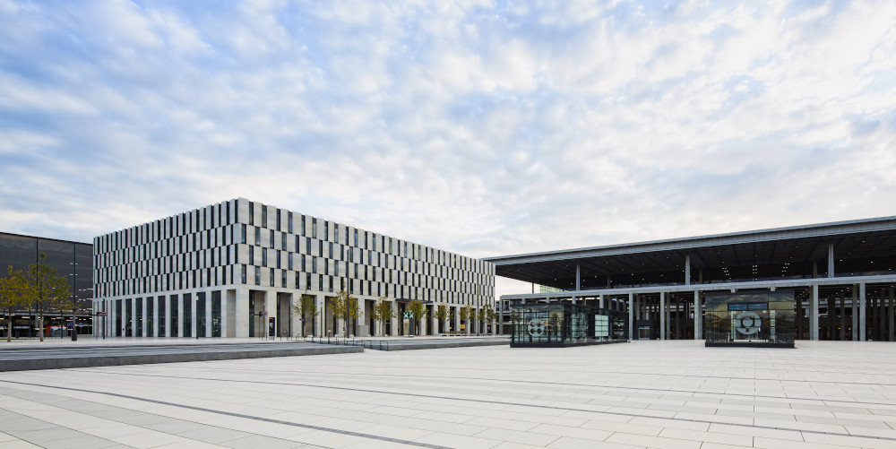 Steigenberger Airport Hotel Berlin am BER kann endlich Gäste empfangen